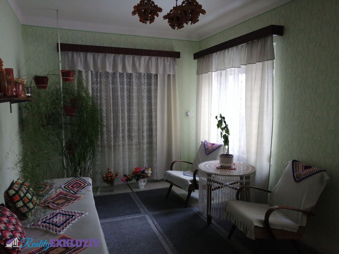 img_69d4893d677b9